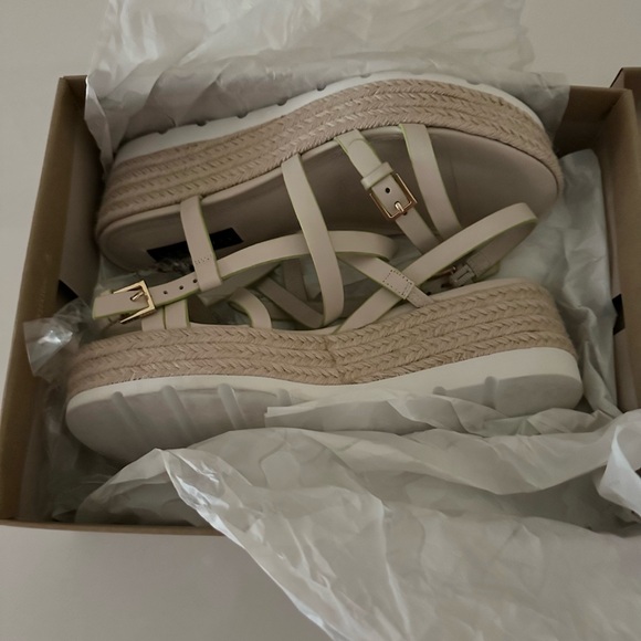 Sanctuary Platform Sandals.  Bone with lime green. Size 8.5. New with tag on box - Picture 3 of 10